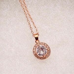 Elegant Rose Gold Pendant Necklace